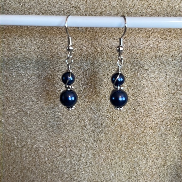22033 ⭐️Faux Pearl Blue Earrings⭐️ - Picture 1 of 4